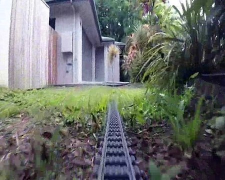 Il nous a fait un chemin de fer en LEGO de plus de 50 mètres de long