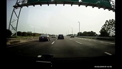 Accident impressionnant sur l'autoroute