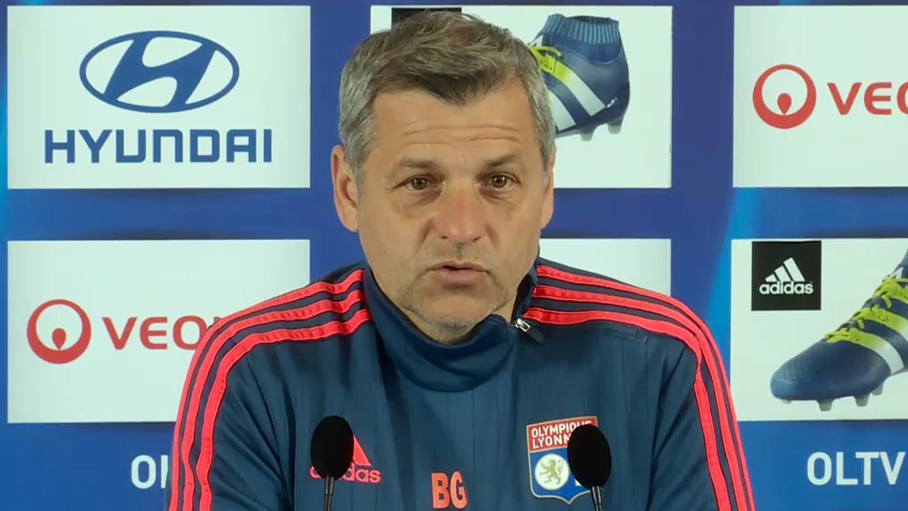 OL - Genesio répond à la rumeur Lacazette au Barça