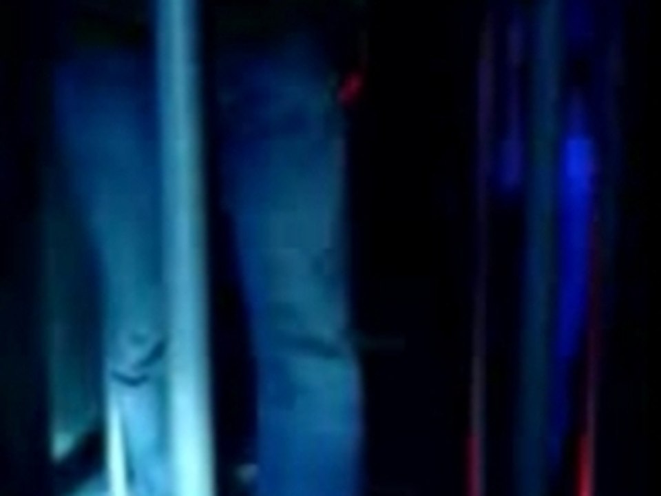 Manu dans la cage