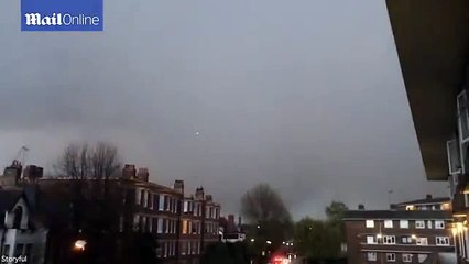 Avión por poco fue impactado por un rayo