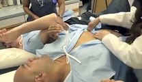 I dolori del parto simulati su due uomini- ecco come hanno reagito