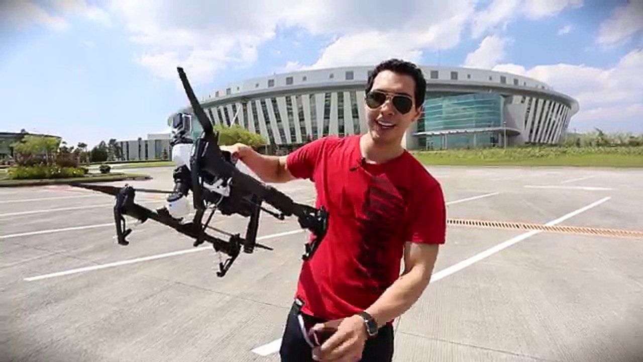 Samsung Galaxy S7 Drop Test FROM 1000 FEET