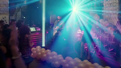 Paramparça 58. Bölüm | Ece Seçkin - Aman Aman