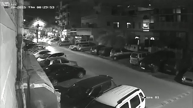 Una donna viene aggredita in strada. Qualcuno però interviene e...