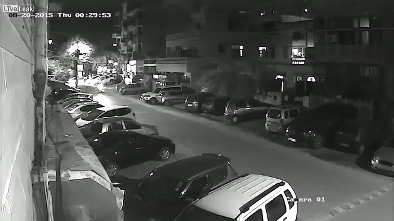 Una donna viene aggredita in strada. Qualcuno però interviene e...