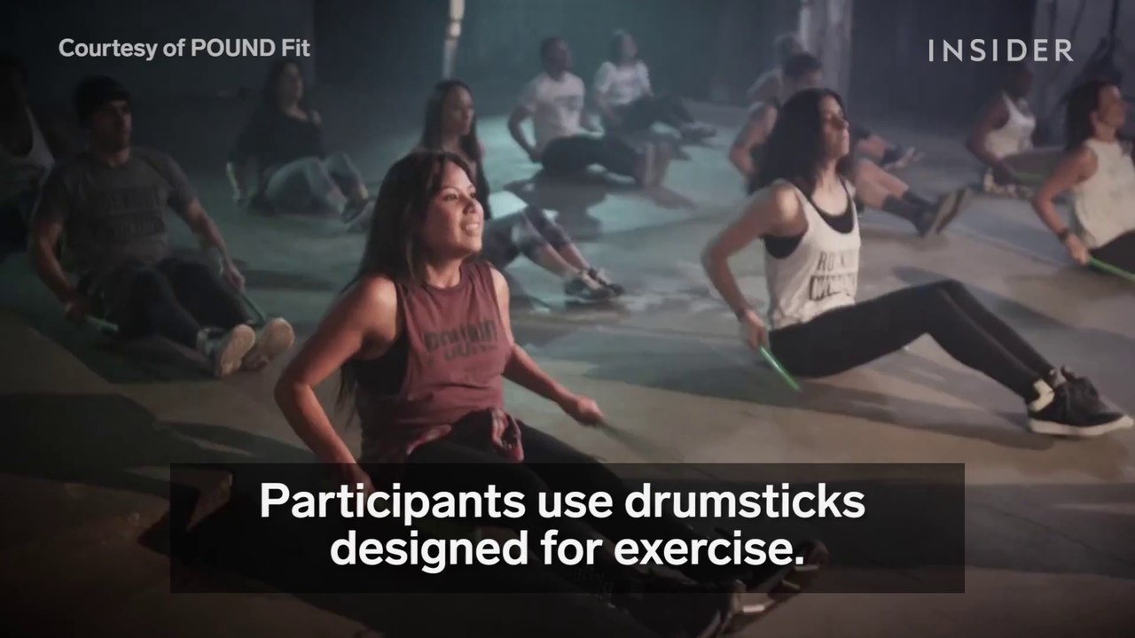 Faites votre sport par du Air Batterie à taper dans le vide LOL - Air drum workout