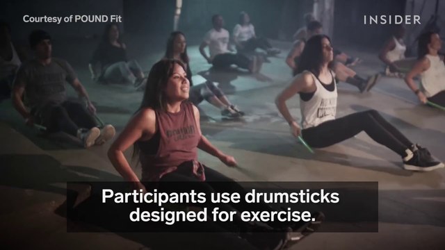 Faites votre sport par du Air Batterie à taper dans le vide LOL - Air drum workout