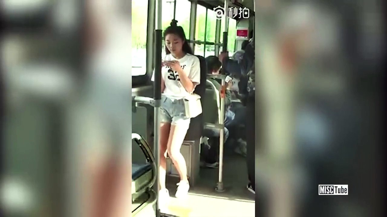 A Chinese girl amazing self defense on Bus