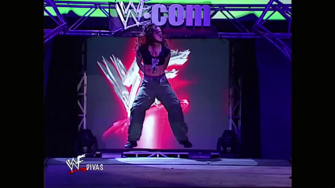 RAW- Lita vs. Stacy Keibler 10.29.2001