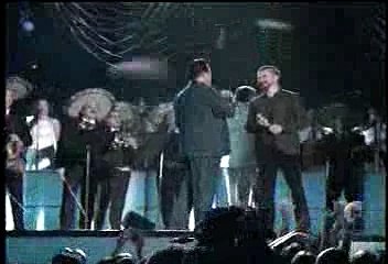 Juanes y Juan Gabriel, el dúo más aplaudido en los Billboard Latinos 2016