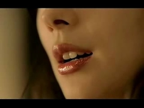 Pub Shiseido Japon avec Itoh Misaki et Matsuda Shota