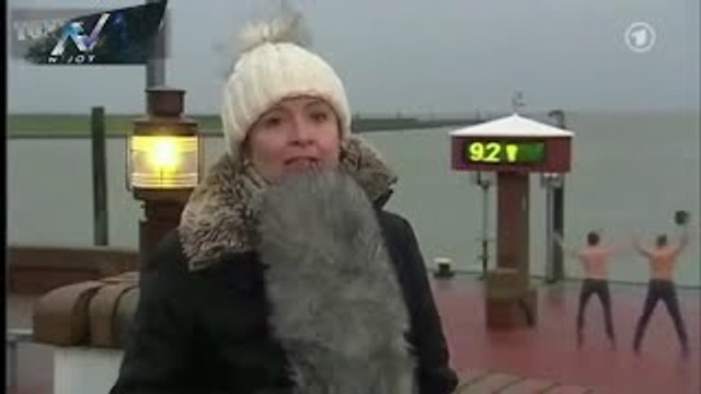 【おバカ映像】爆笑w ニュースに映ったバカなやつらw【海外】