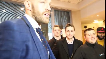 ABSOLUTELY CRAZY! - TYSON FURY ARRIVES TO HOMECOMING PRESS CONFERENCE IN BOLTON TO MENTAL TURNOUT