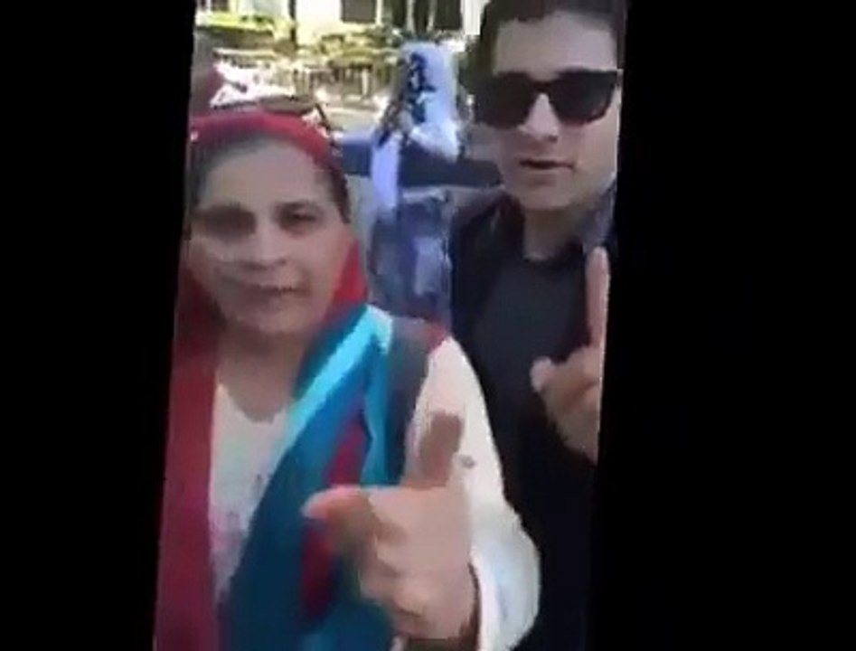 in Manhatan New York Pakistani PTI Supporters Protesting against Nawaz Sharif - [18+]
