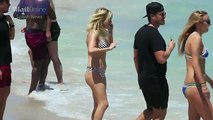 Ellie Goulding shows off her athletic figure during beach trip _ Daily Mail Online