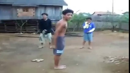 Недокрутил сальто. Иди учись...