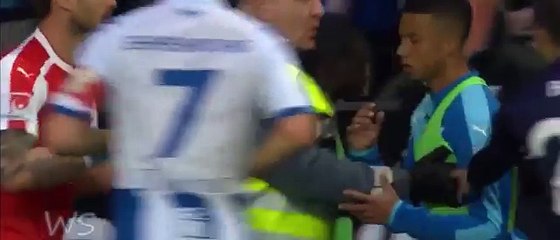 Tribüne korner direği attı!