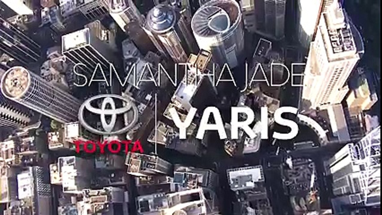 Samantha Jade - How to fill your tyre with air [Toyota Australia]