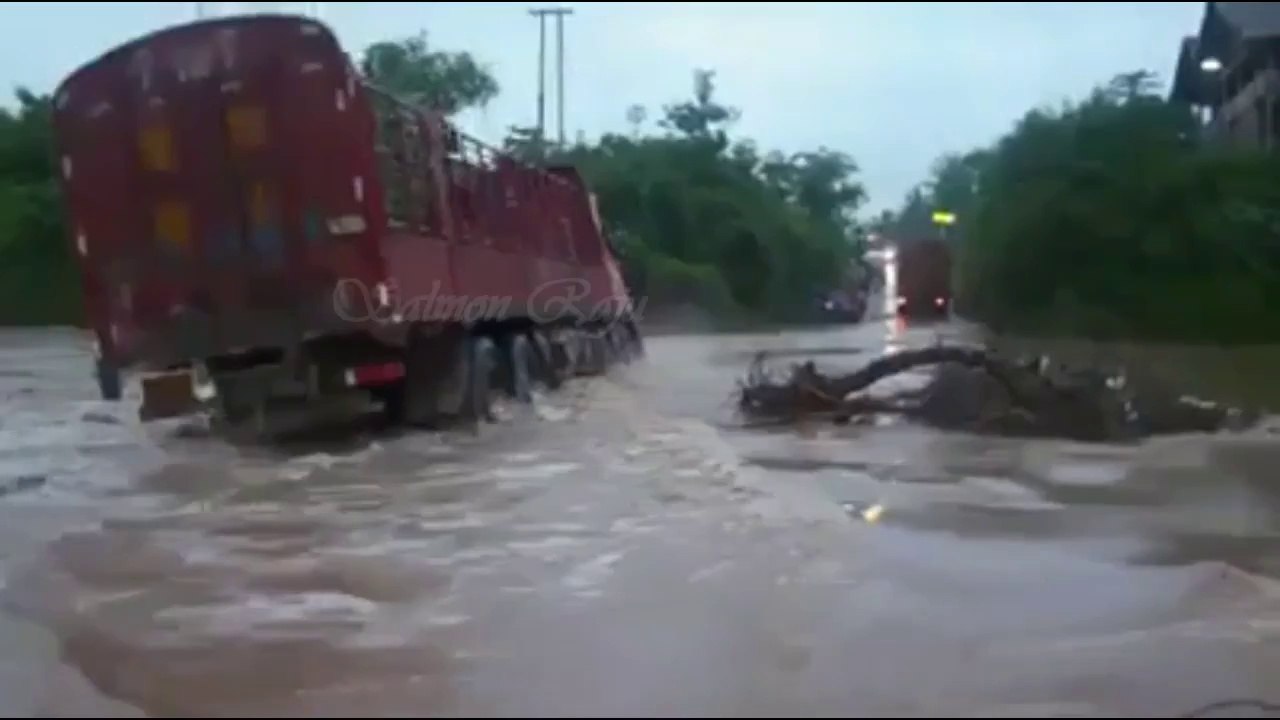 Top 5 Live Dangerous Flood Accidents Caught On Camera