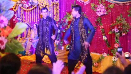 Florida Mehndi Dance Perfomance on Naveed Fatima Mendhi 2016
