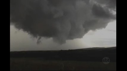 Tornado provoca destruição e mata uma pessoa no interior gaúcho