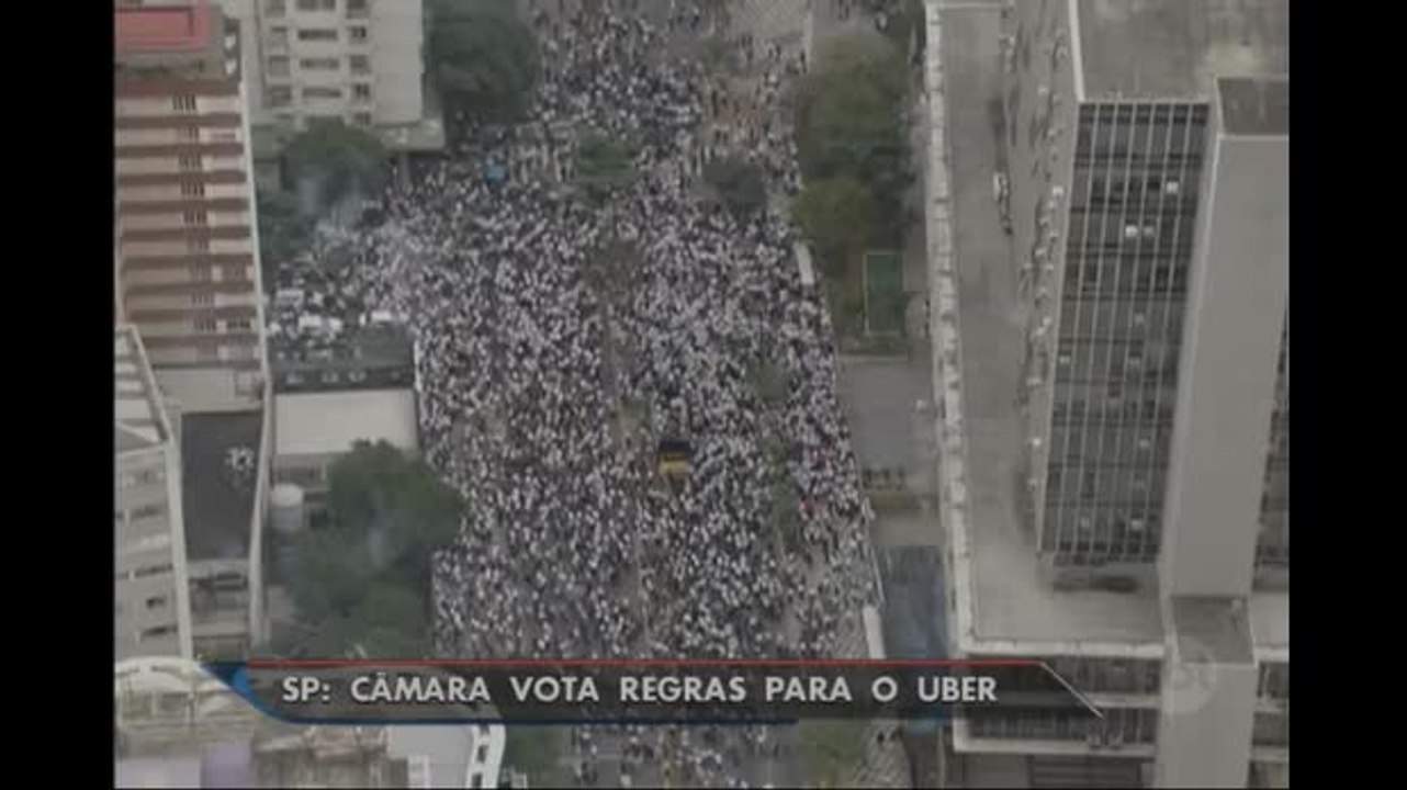 SP: Câmara vota regras para o Uber e taxistas protestam