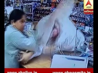 Watch: indian origin women in america made thief to run away from the general store