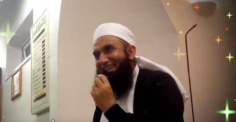 Watch What Maulana Tariq Jameel is Doing in His Friends Gathering, Exclusive Video