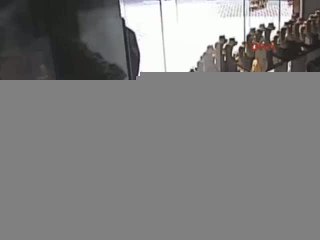 Kara çarşaflı silahlı soygun çetesi güvenlik kamerasında