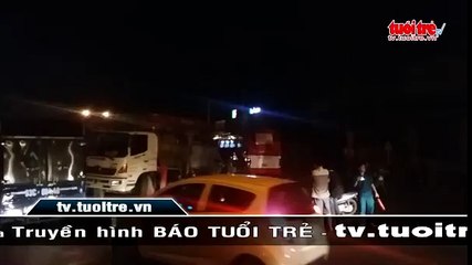2 người thương vong vì xe khách tông đuôi xe tải cẩu