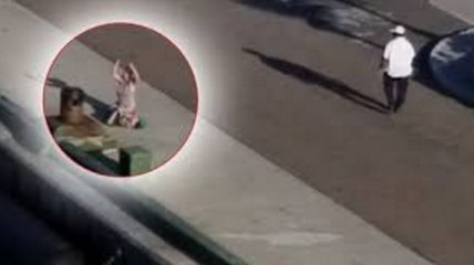 Le désespoir d'une mère qui rate son bateau alors que ses enfants sont à bord