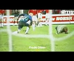 Top 10 Players Vs Fans- Crazy Football Fights