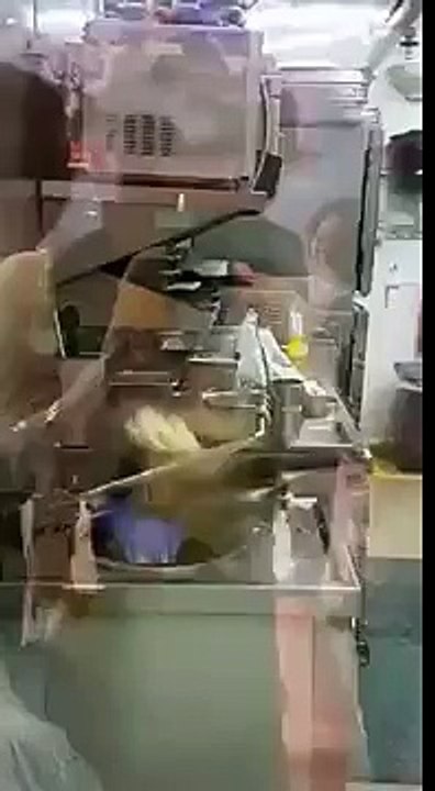 Bir restoranın pilav yapmak için hazırlamış olduğu otomatik rok sistemi