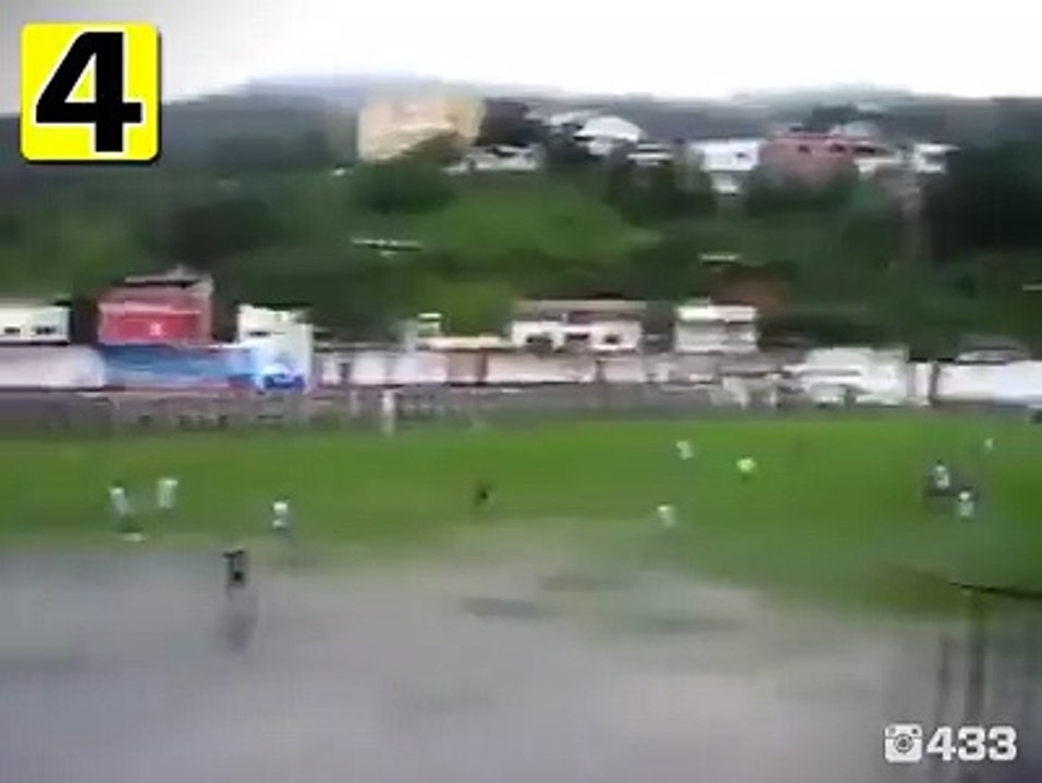 Bu sahada oynamak için yüzme bilmek gerekiyor!