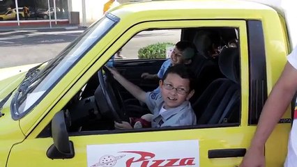Fanáticos recrearon el famoso carro de pizza de las películas de Pixar