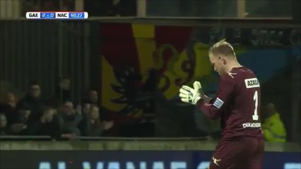 Go Ahead Eagles Fans Applaud In 61st Minute for NAC's Keeper Ten Rouwelaar Who Lost His Mother Aged 61!