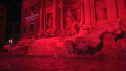 La Fontana di Trevi se tiñe de rojo por los cristianos perseguidos
