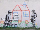 En meşhur sokak sanatçısı Banksy'den duvar resimleri...
