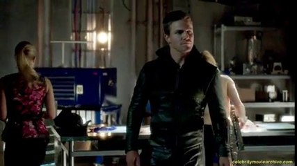 Caity Lotz in Arrow_S02_E05