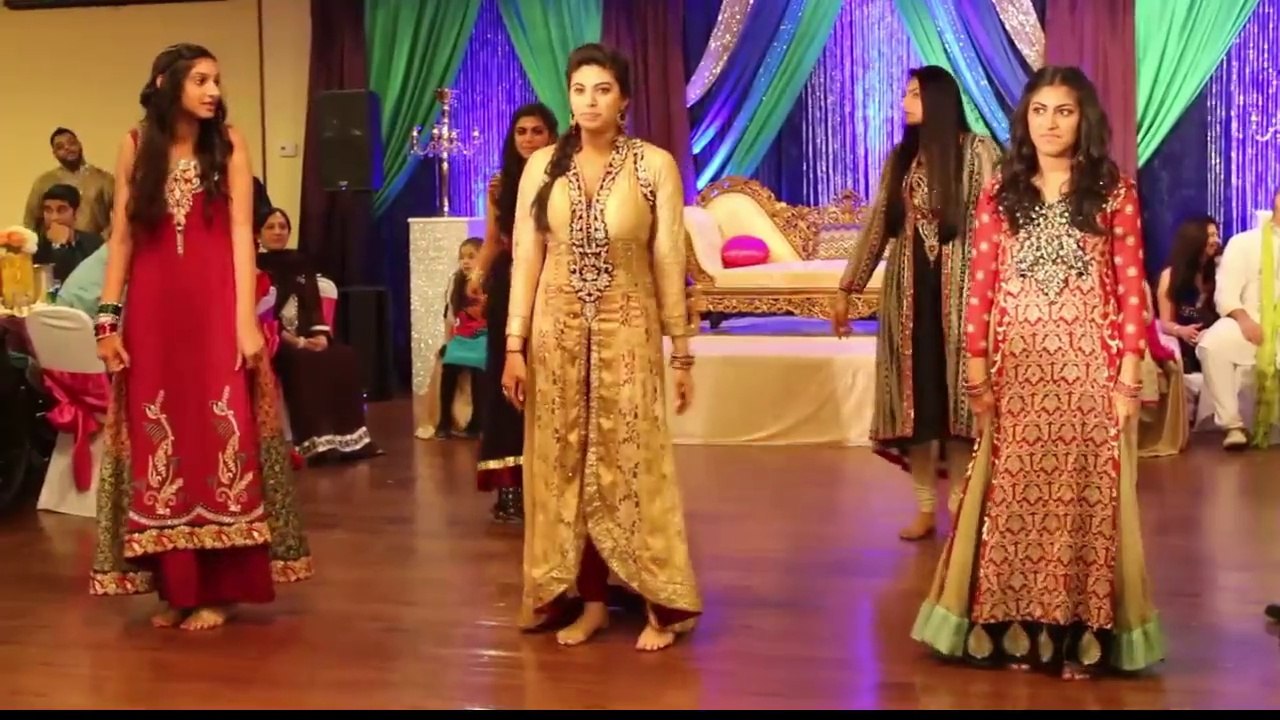 Desi Girls  HOT Dance  Pakistani Mujra On Wedding