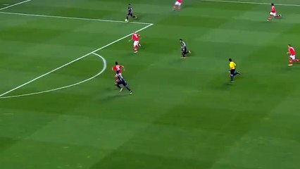 André Almeida salva o Benfica 2 vezes no mesmo lance!