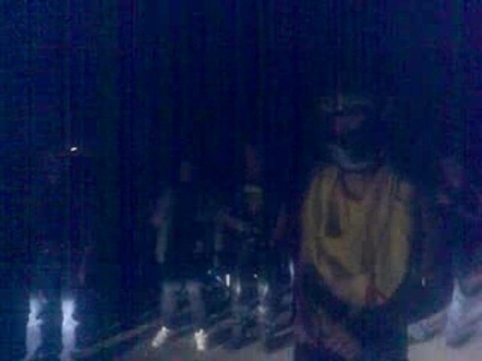 STRIP ENTERREMENT VIE DE GARCON SAM MOTARD DANSE