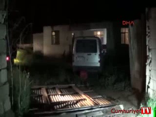 Eşini boğazını keserek öldürüp, 2 yaşındaki oğluyla karakola gitti