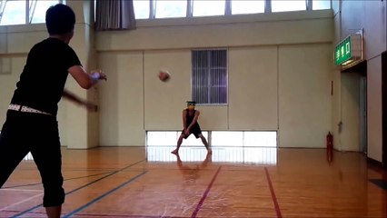 ハイキューに憧れて、素人が元バレー部のスパイクを受けるとこうなる・・・。