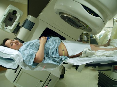 How cancer impacts the body in a wide variety of ways: pressure atrophy, paraneoplastic syndromes, peritonitis..