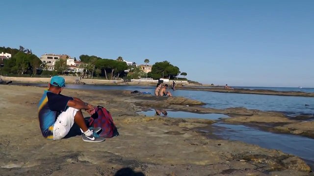 Испания, стиль НЮ на море ПОСТОЯННО, в Испании много полуголых на пляжах