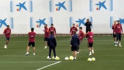 Lionel Messi humilie Gerard Pique d'un petit pont