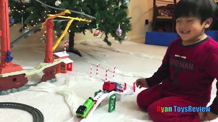 THOMAS AND FRIENDS Holiday Cargo Delivery Set Christmas Toy Trains for kids Avalanche Escape Set