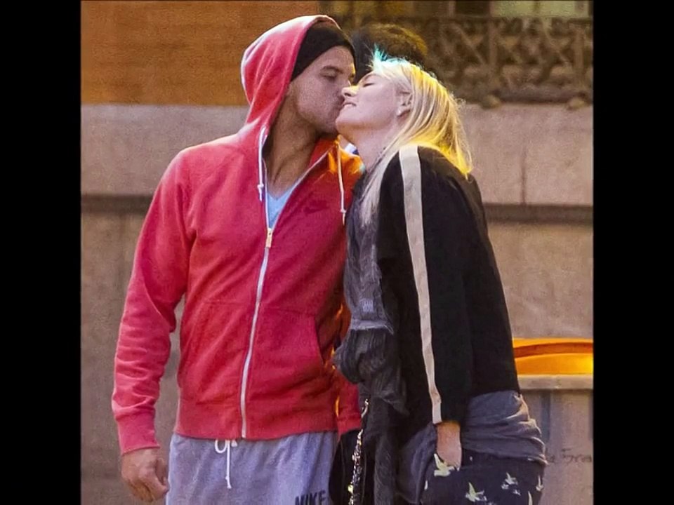 Maria Sharapova kissing compilation